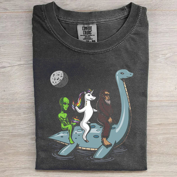 Bigfoot unicorn alien funny T-shirt