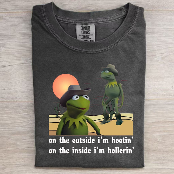 On the outside i’m hootin on the inside I’m hollerin T-Shirt