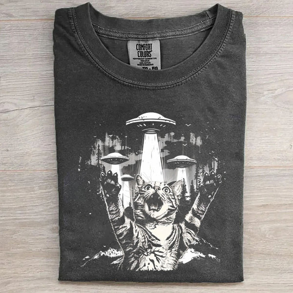 Cat Selfie With UFO T-Shirt