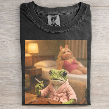 KNITTEDFROG FROGANDTOAD FUNNY MEME DAILY T-SHIRT