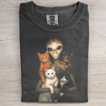 Funny Alien Holding Cats Vintage Tee