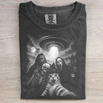 Halloween Monsters Cryptids Cat Selfie Party T-Shirt